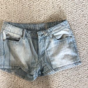 distressed short shorts!
